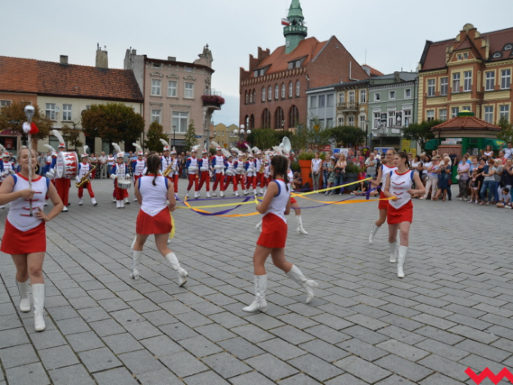 Batuty i buławy zaczarowały miasto. Trwa XIII Wrzesiński Festiwal Orkiestr Dętych