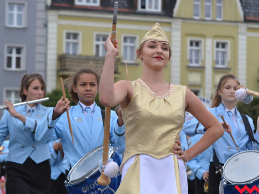 Batuty i buławy zaczarowały miasto. Trwa XIII Wrzesiński Festiwal Orkiestr Dętych