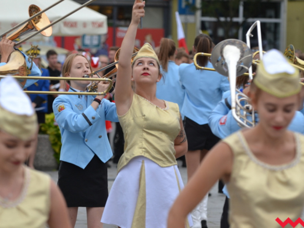 Batuty i buławy zaczarowały miasto. Trwa XIII Wrzesiński Festiwal Orkiestr Dętych