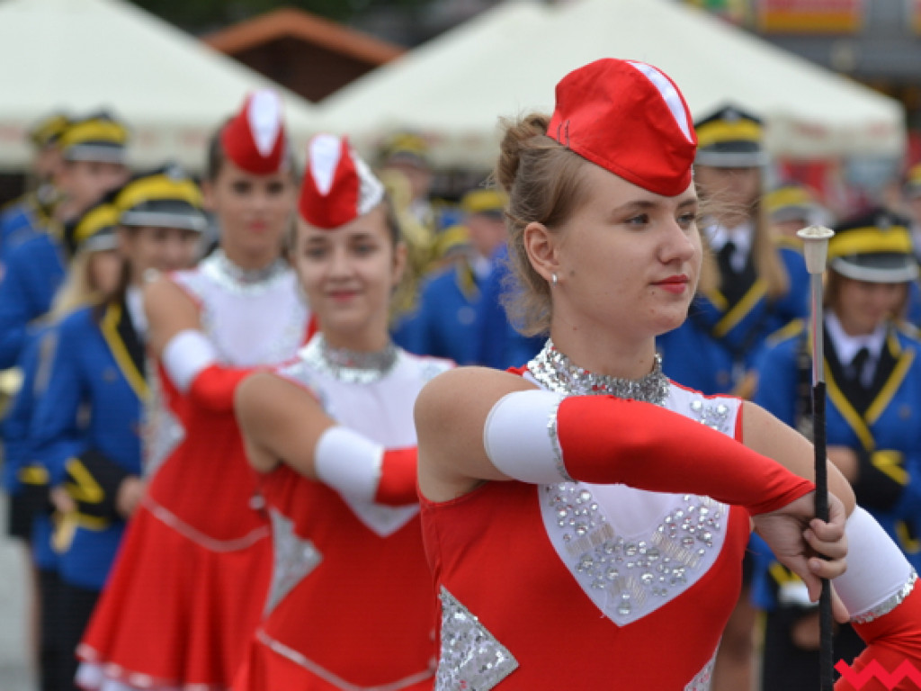 Batuty i buławy zaczarowały miasto. Trwa XIII Wrzesiński Festiwal Orkiestr Dętych