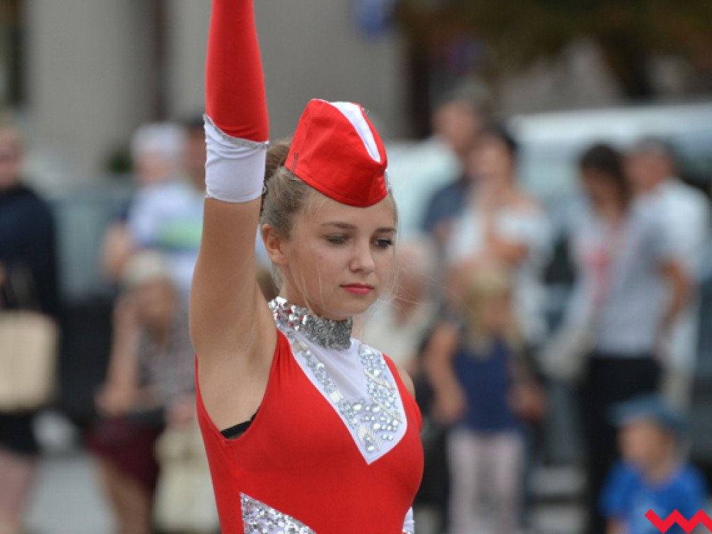Batuty i buławy zaczarowały miasto. Trwa XIII Wrzesiński Festiwal Orkiestr Dętych