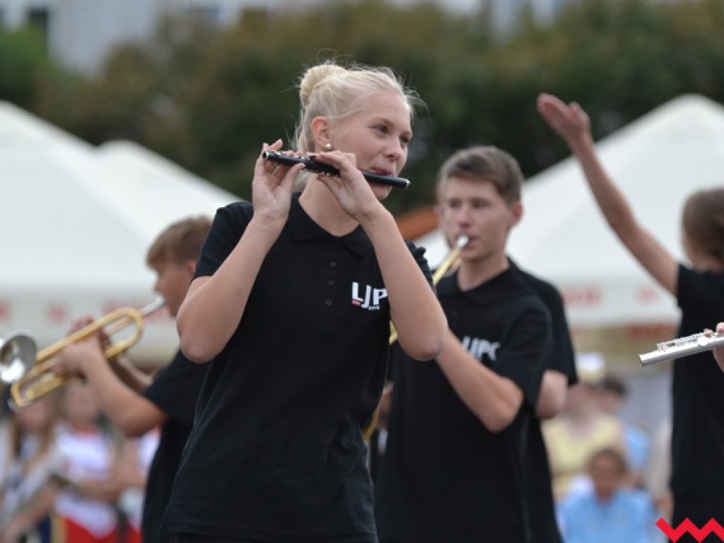 Batuty i buławy zaczarowały miasto. Trwa XIII Wrzesiński Festiwal Orkiestr Dętych