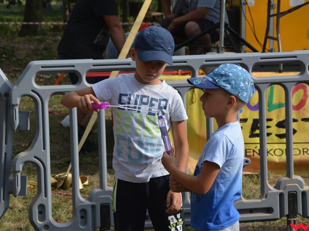 Można dmuchać bańki, a można się w nich schować, czyli Festiwal Baniek Mydlanych za nami
