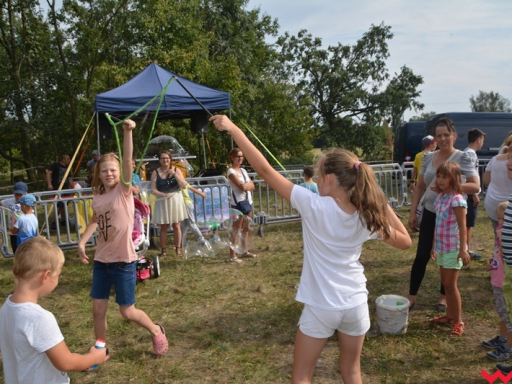 Można dmuchać bańki, a można się w nich schować, czyli Festiwal Baniek Mydlanych za nami