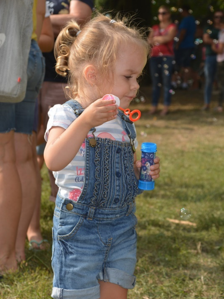 Można dmuchać bańki, a można się w nich schować, czyli Festiwal Baniek Mydlanych za nami