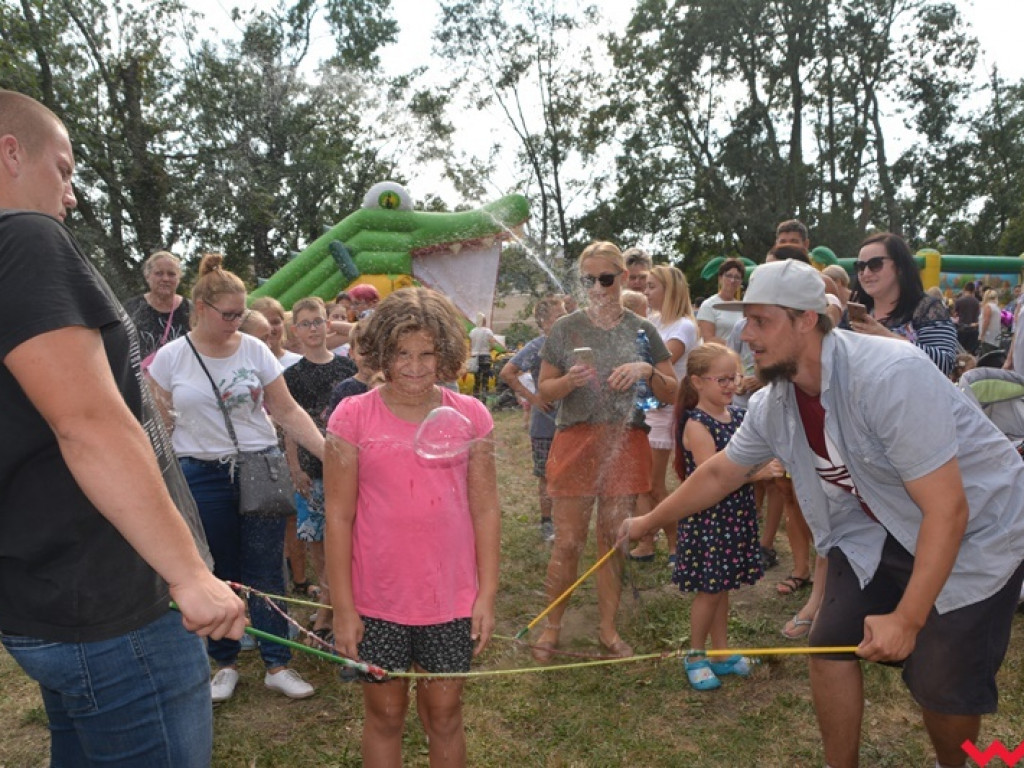 Można dmuchać bańki, a można się w nich schować, czyli Festiwal Baniek Mydlanych za nami