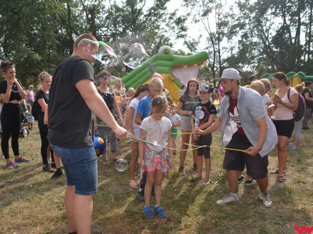 Można dmuchać bańki, a można się w nich schować, czyli Festiwal Baniek Mydlanych za nami