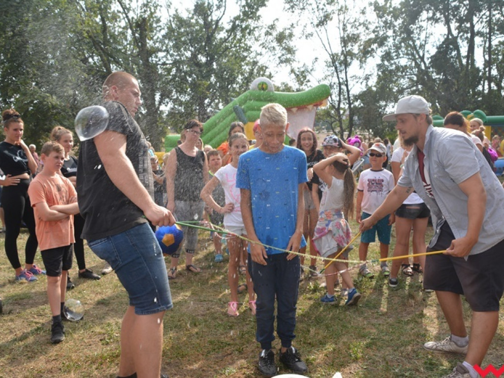 Można dmuchać bańki, a można się w nich schować, czyli Festiwal Baniek Mydlanych za nami