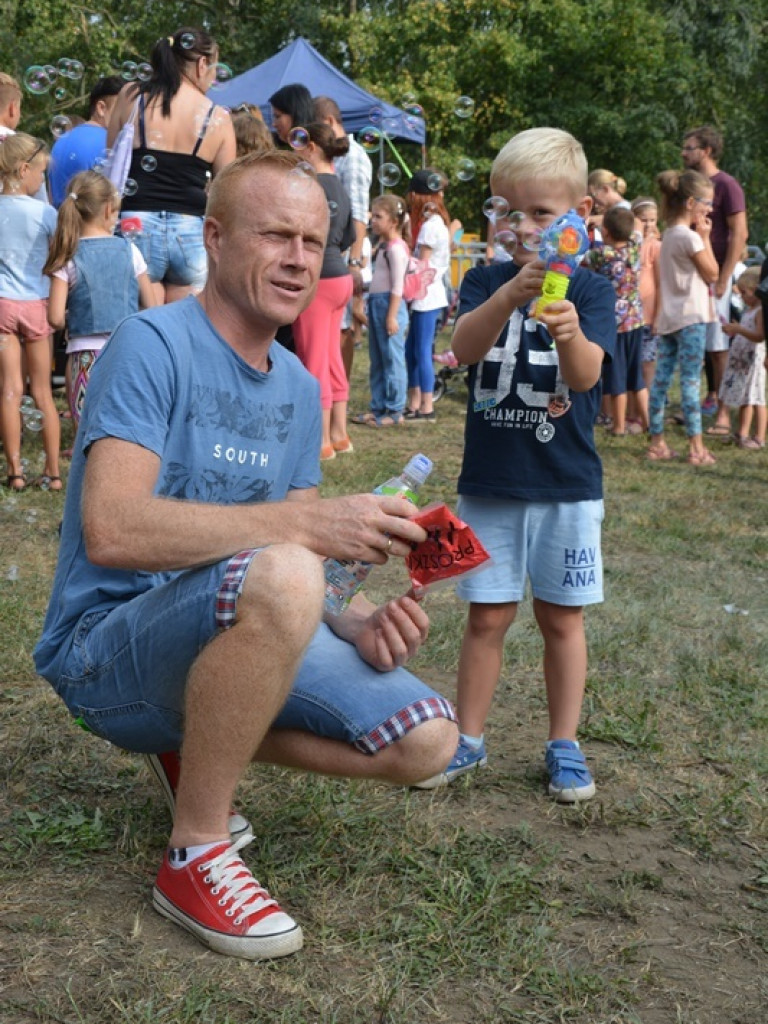 Można dmuchać bańki, a można się w nich schować, czyli Festiwal Baniek Mydlanych za nami