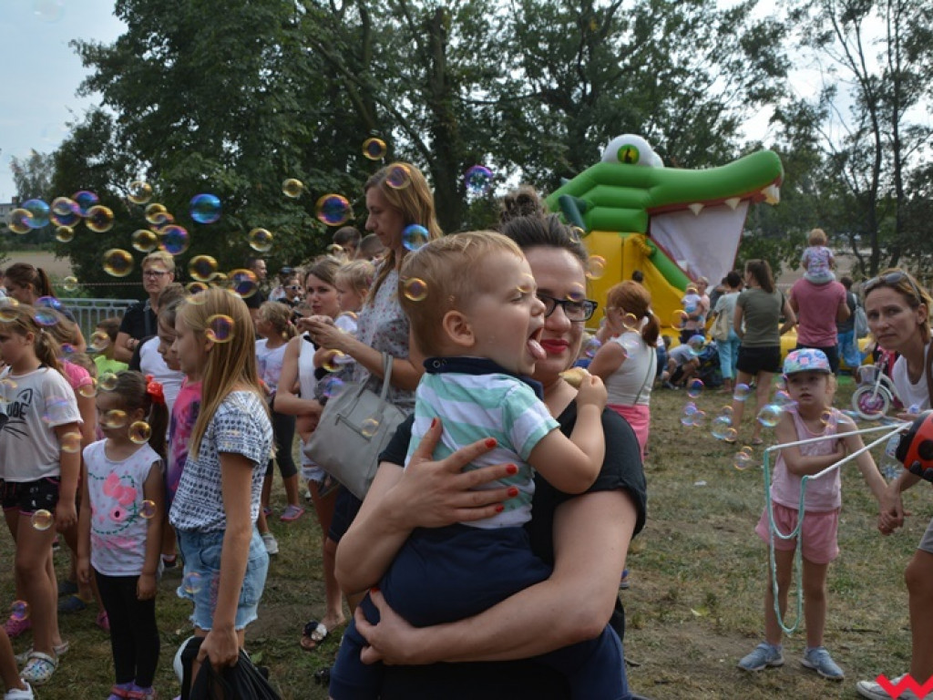 Można dmuchać bańki, a można się w nich schować, czyli Festiwal Baniek Mydlanych za nami
