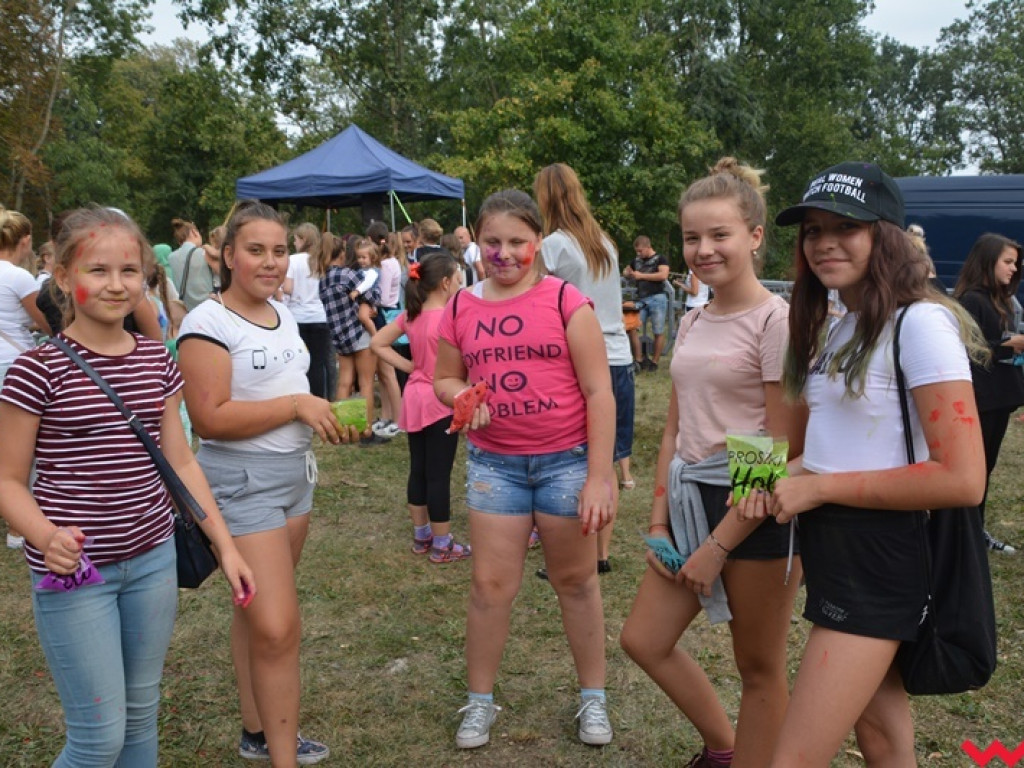 Pomalowali Wrześnię na wszystkie barwy tęczy na pierwszym festiwalu kolorów w mieście