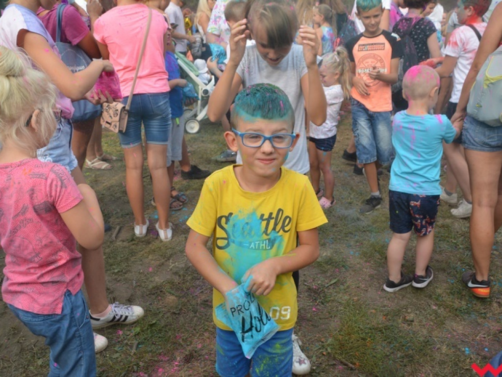 Pomalowali Wrześnię na wszystkie barwy tęczy na pierwszym festiwalu kolorów w mieście