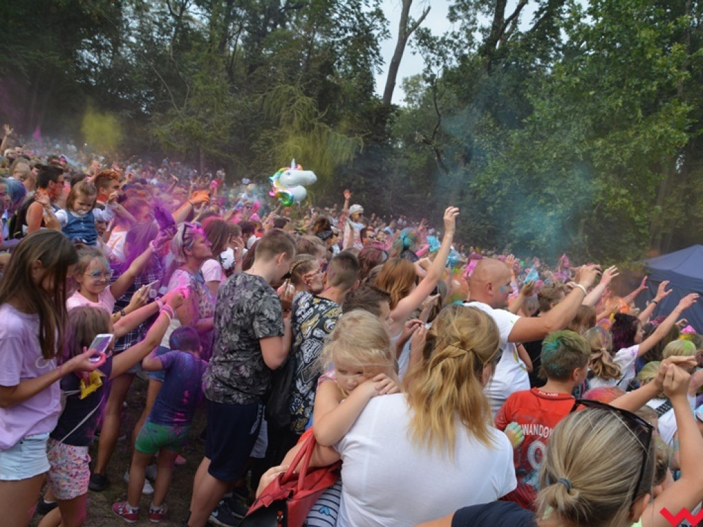 Pomalowali Wrześnię na wszystkie barwy tęczy na pierwszym festiwalu kolorów w mieście