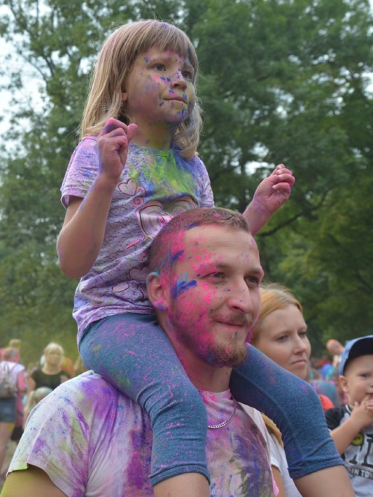 Pomalowali Wrześnię na wszystkie barwy tęczy na pierwszym festiwalu kolorów w mieście