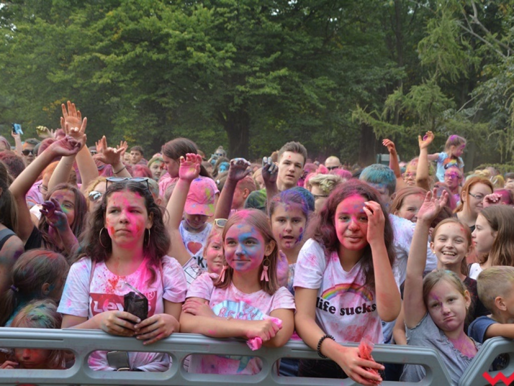 Pomalowali Wrześnię na wszystkie barwy tęczy na pierwszym festiwalu kolorów w mieście