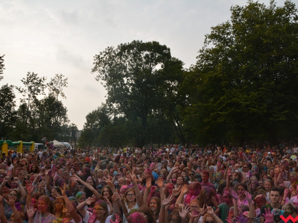 Pomalowali Wrześnię na wszystkie barwy tęczy na pierwszym festiwalu kolorów w mieście