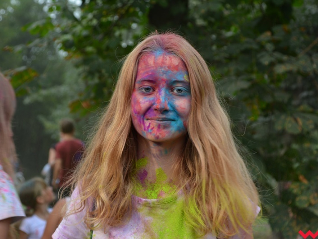 Pomalowali Wrześnię na wszystkie barwy tęczy na pierwszym festiwalu kolorów w mieście