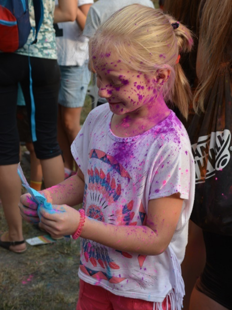 Pomalowali Wrześnię na wszystkie barwy tęczy na pierwszym festiwalu kolorów w mieście