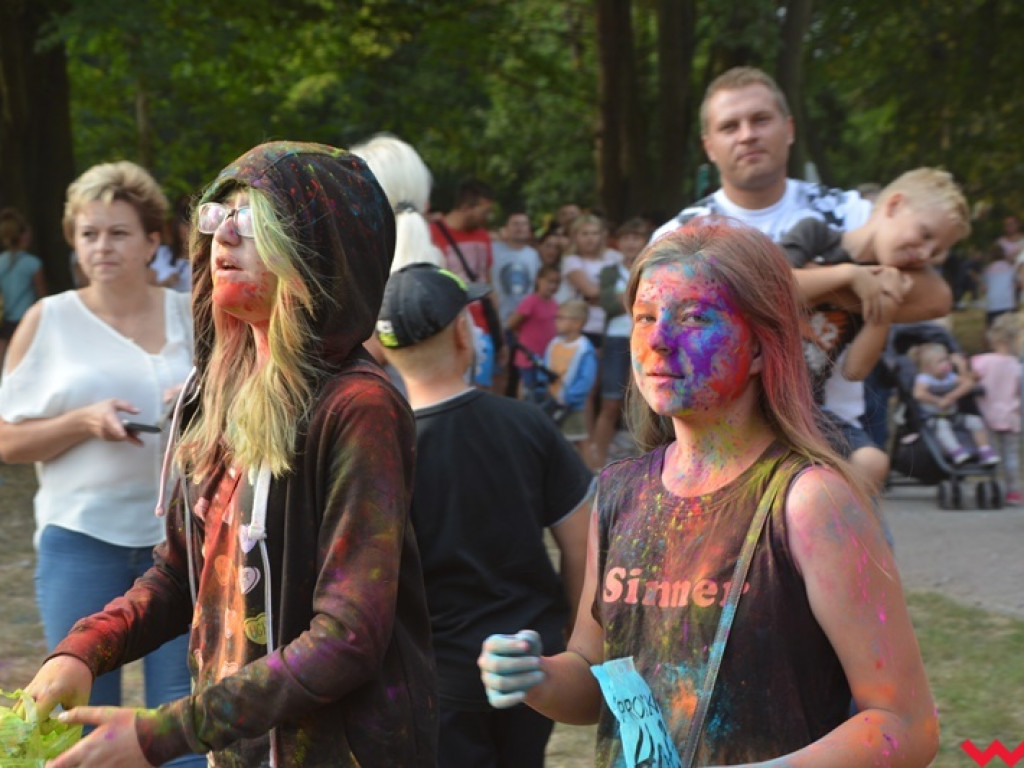 Pomalowali Wrześnię na wszystkie barwy tęczy na pierwszym festiwalu kolorów w mieście
