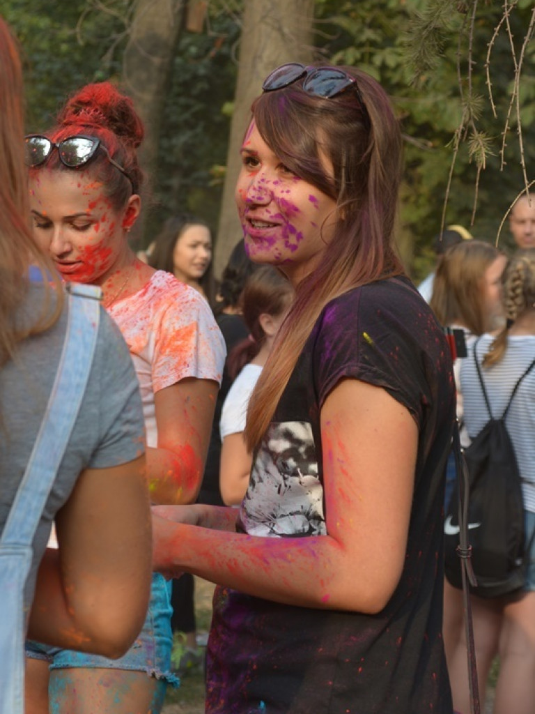 Pomalowali Wrześnię na wszystkie barwy tęczy na pierwszym festiwalu kolorów w mieście