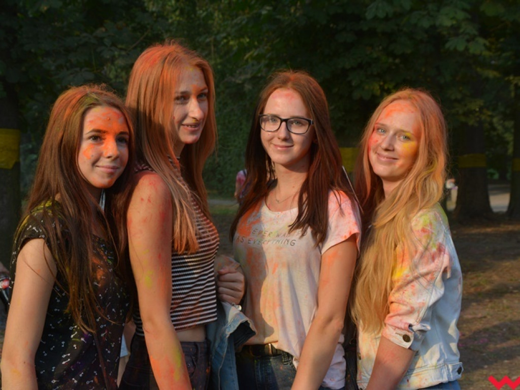 Pomalowali Wrześnię na wszystkie barwy tęczy na pierwszym festiwalu kolorów w mieście
