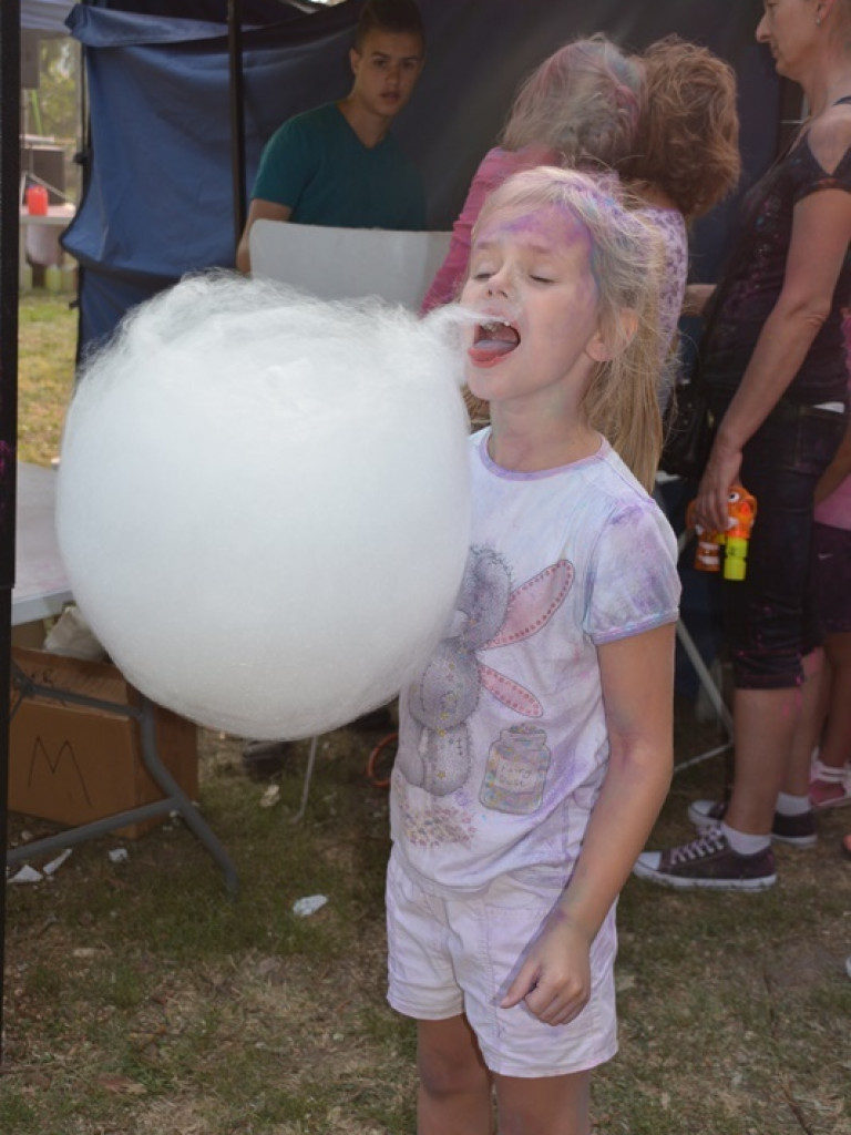 Pomalowali Wrześnię na wszystkie barwy tęczy na pierwszym festiwalu kolorów w mieście