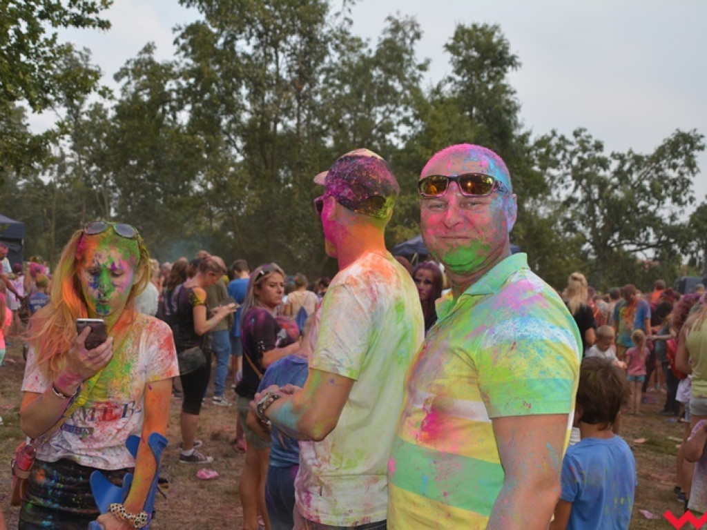 Pomalowali Wrześnię na wszystkie barwy tęczy na pierwszym festiwalu kolorów w mieście