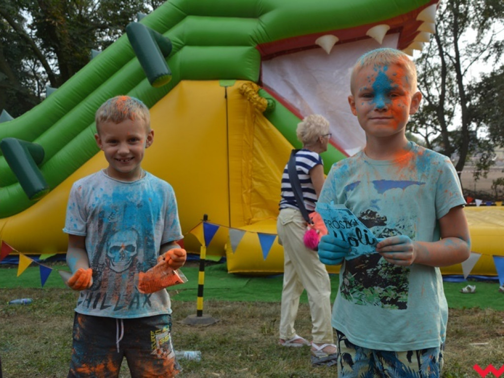 Pomalowali Wrześnię na wszystkie barwy tęczy na pierwszym festiwalu kolorów w mieście