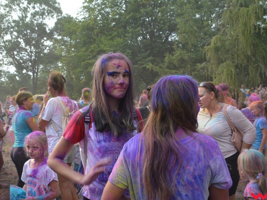 Pomalowali Wrześnię na wszystkie barwy tęczy na pierwszym festiwalu kolorów w mieście