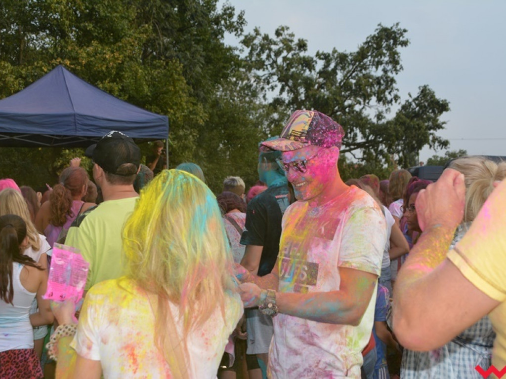 Pomalowali Wrześnię na wszystkie barwy tęczy na pierwszym festiwalu kolorów w mieście