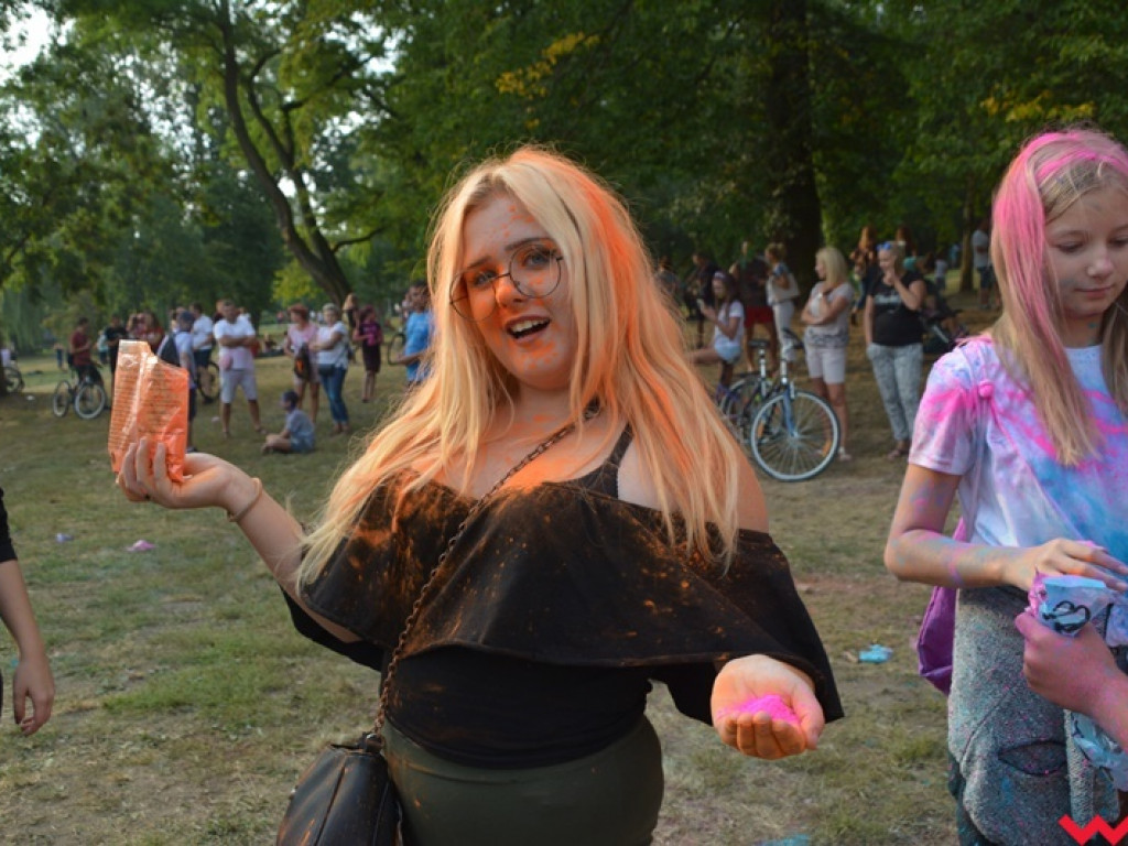 Pomalowali Wrześnię na wszystkie barwy tęczy na pierwszym festiwalu kolorów w mieście