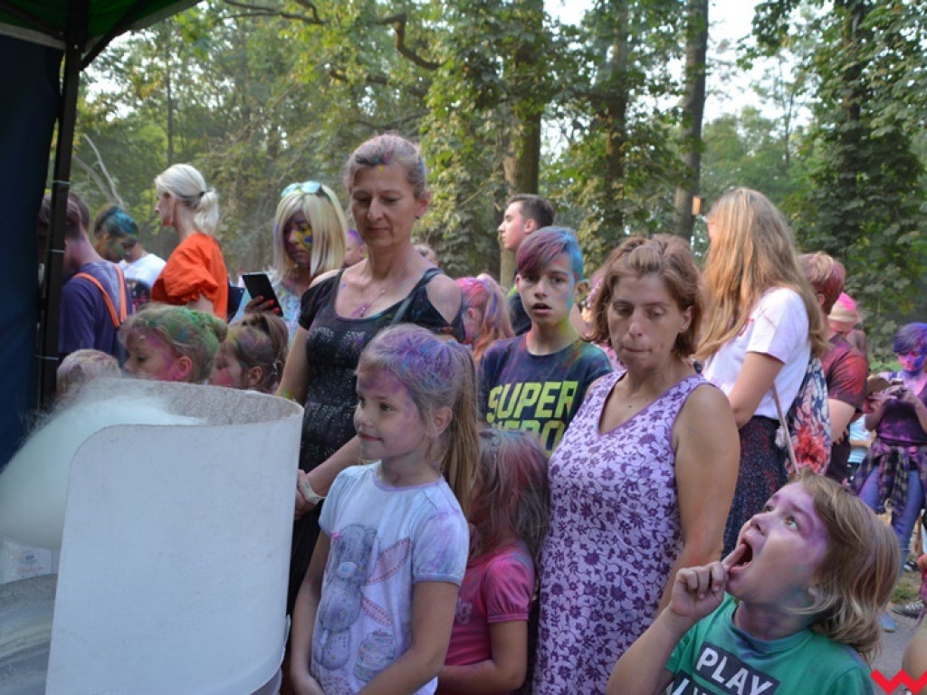 Pomalowali Wrześnię na wszystkie barwy tęczy na pierwszym festiwalu kolorów w mieście