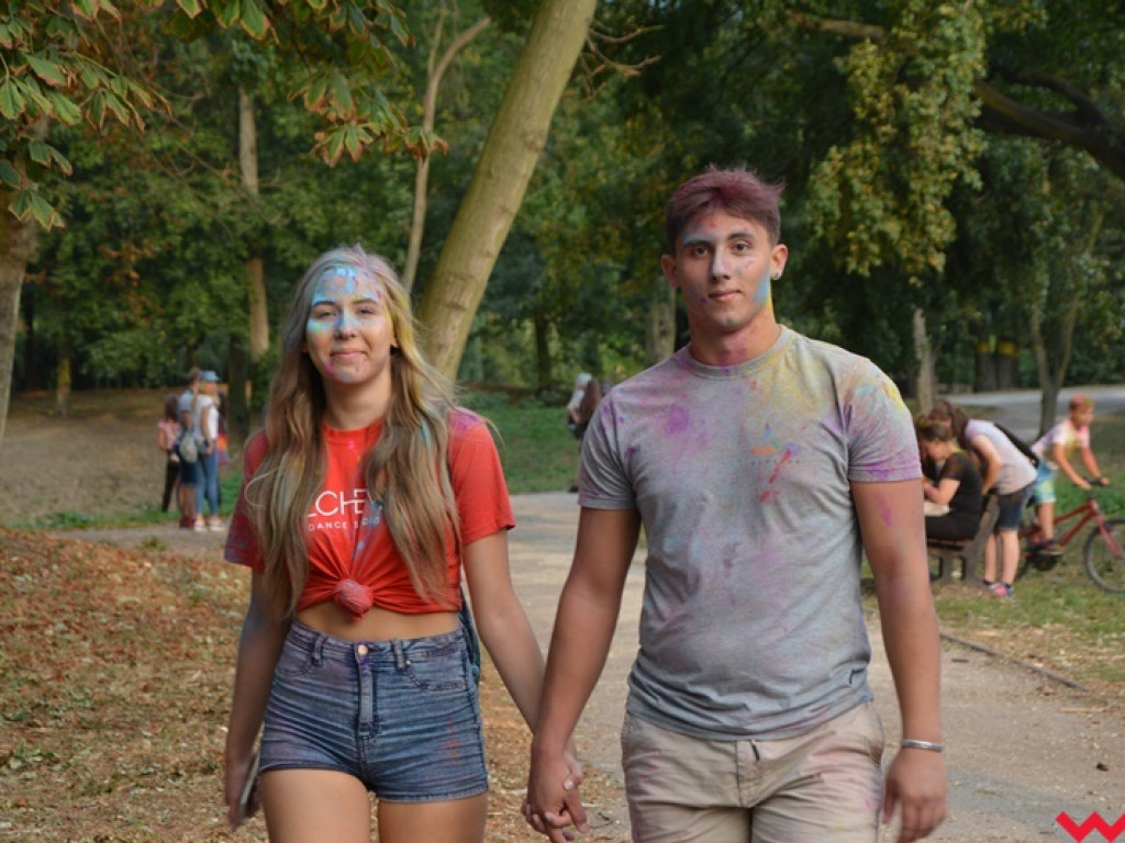 Pomalowali Wrześnię na wszystkie barwy tęczy na pierwszym festiwalu kolorów w mieście
