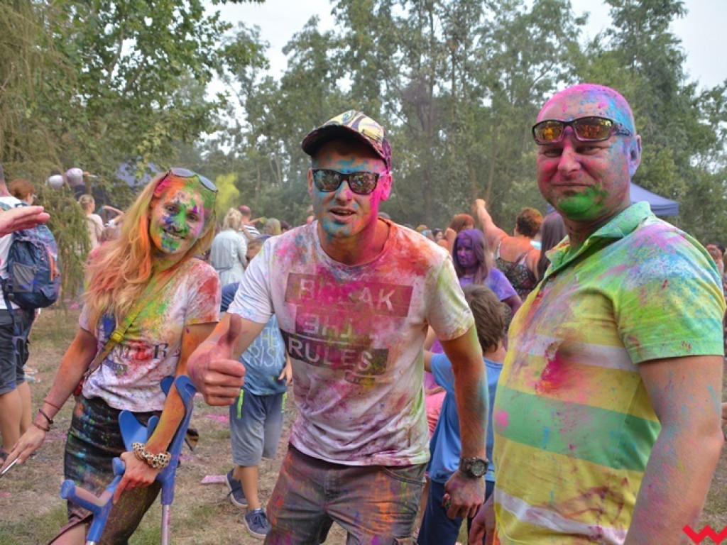 Pomalowali Wrześnię na wszystkie barwy tęczy na pierwszym festiwalu kolorów w mieście