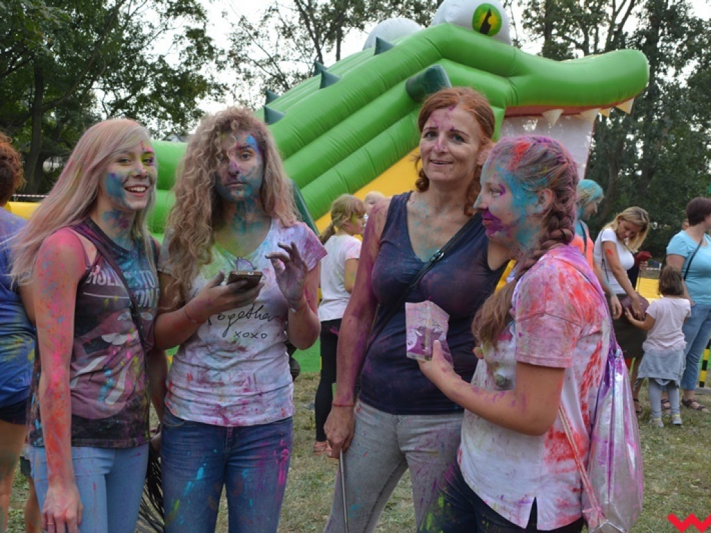Pomalowali Wrześnię na wszystkie barwy tęczy na pierwszym festiwalu kolorów w mieście