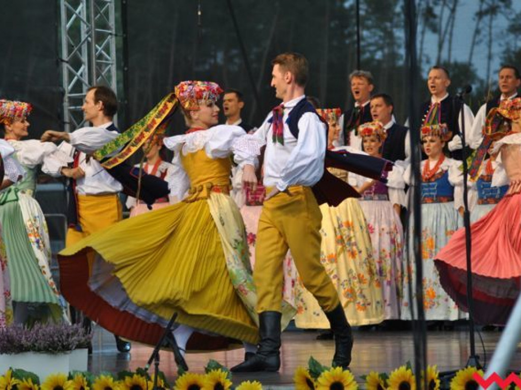 Zespół Śląsk zachwycił uczestników dożynek gminnych w Nowym Folwarku