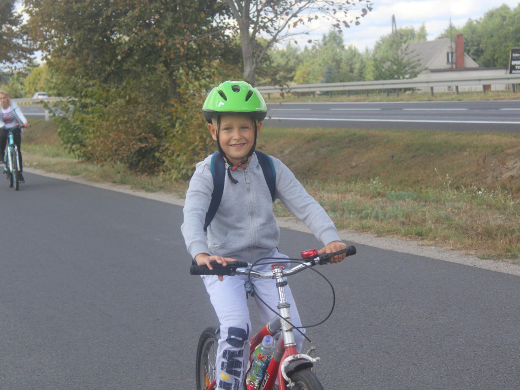 Słoneczna pogoda sprzyjała rowerzystom. Setki osób przejechały olęderskim szlakiem