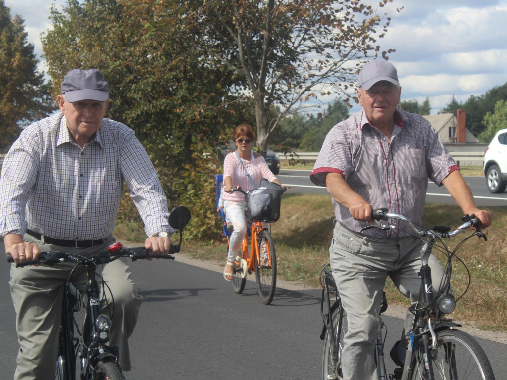 Słoneczna pogoda sprzyjała rowerzystom. Setki osób przejechały olęderskim szlakiem