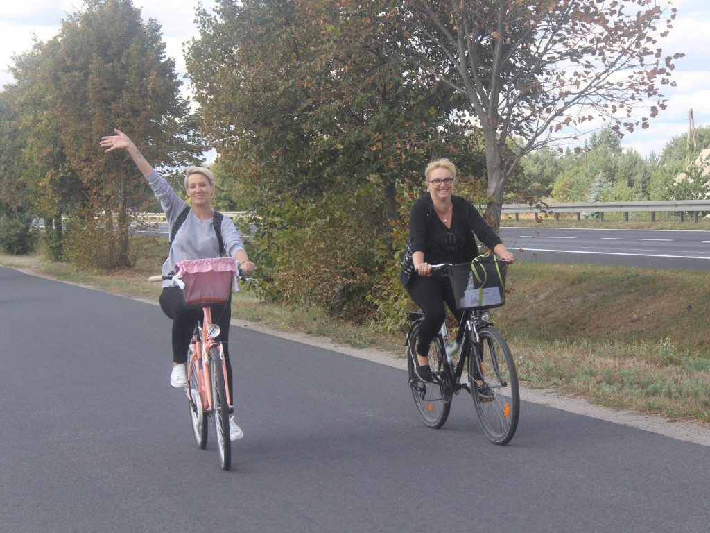Słoneczna pogoda sprzyjała rowerzystom. Setki osób przejechały olęderskim szlakiem