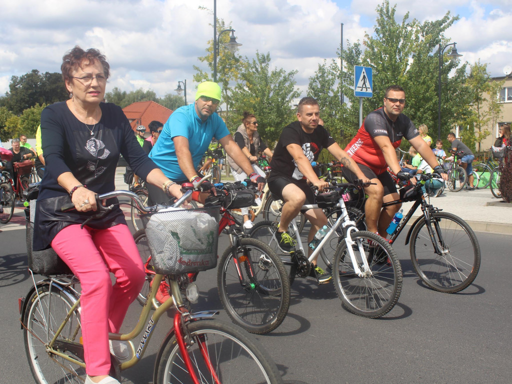 Słoneczna pogoda sprzyjała rowerzystom. Setki osób przejechały olęderskim szlakiem