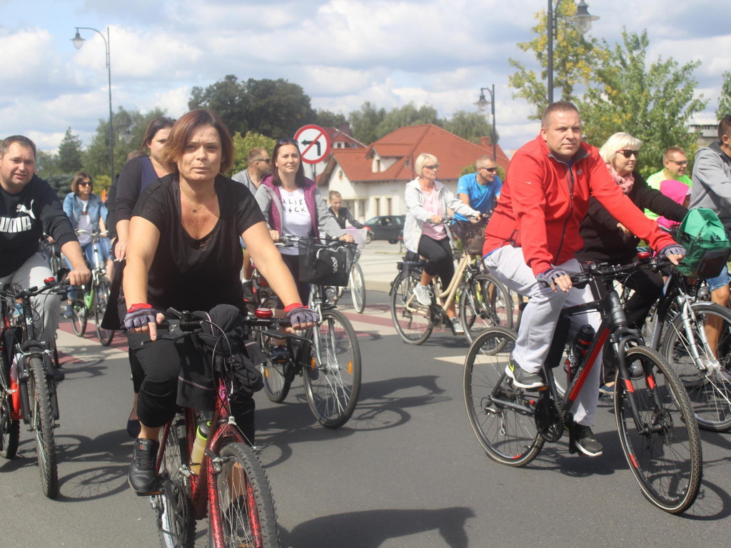 Słoneczna pogoda sprzyjała rowerzystom. Setki osób przejechały olęderskim szlakiem