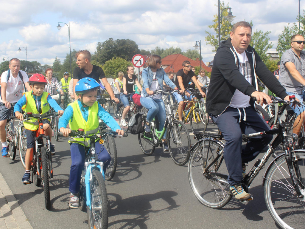Słoneczna pogoda sprzyjała rowerzystom. Setki osób przejechały olęderskim szlakiem