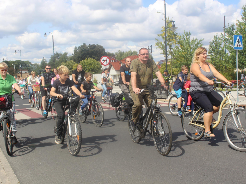 Słoneczna pogoda sprzyjała rowerzystom. Setki osób przejechały olęderskim szlakiem