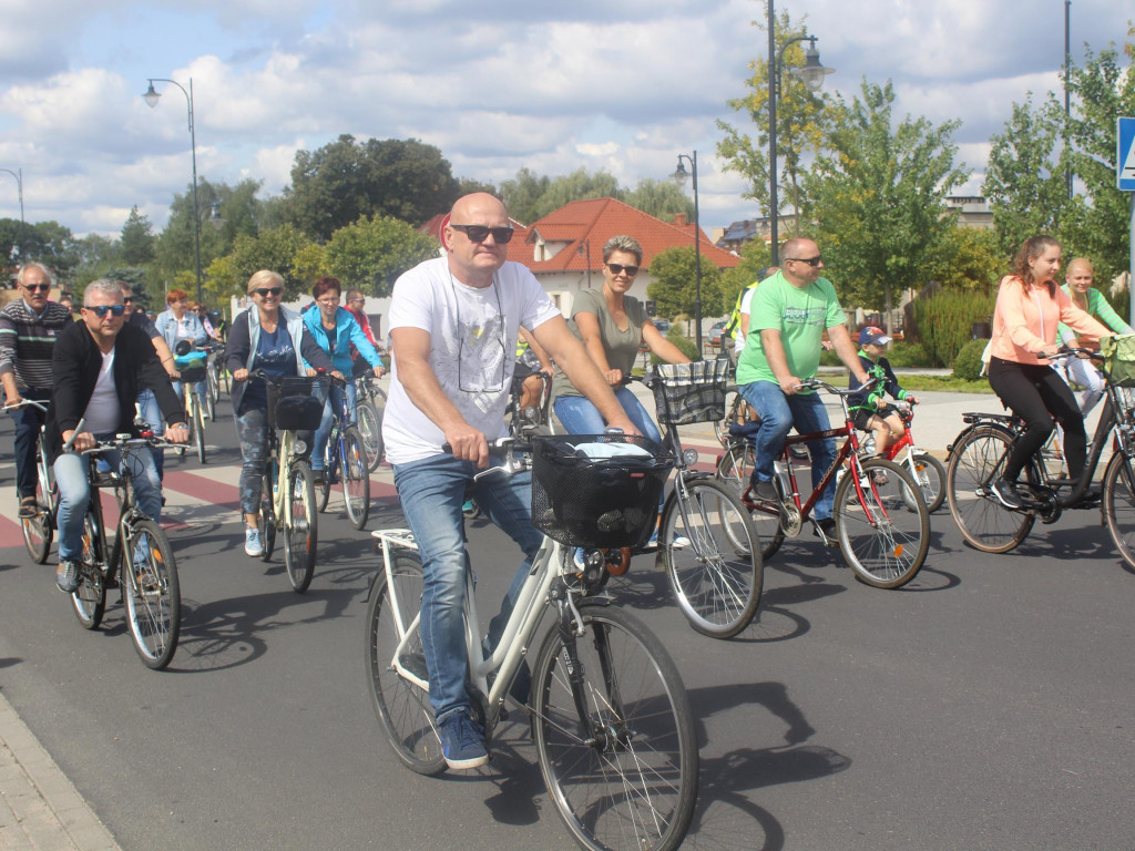 Słoneczna pogoda sprzyjała rowerzystom. Setki osób przejechały olęderskim szlakiem