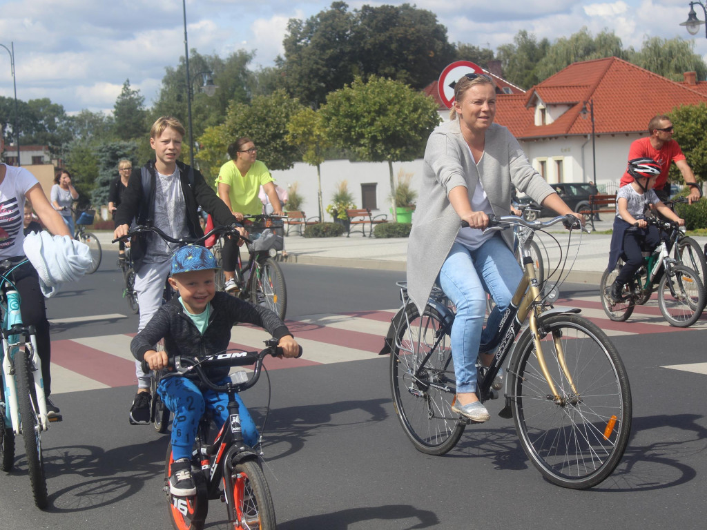 Słoneczna pogoda sprzyjała rowerzystom. Setki osób przejechały olęderskim szlakiem