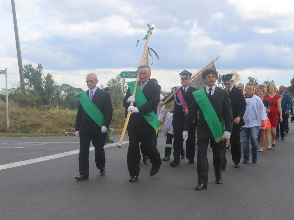 Uroczyście podziękowali na zebrane plony. Dożynkowe świętowanie w Targowej Górce