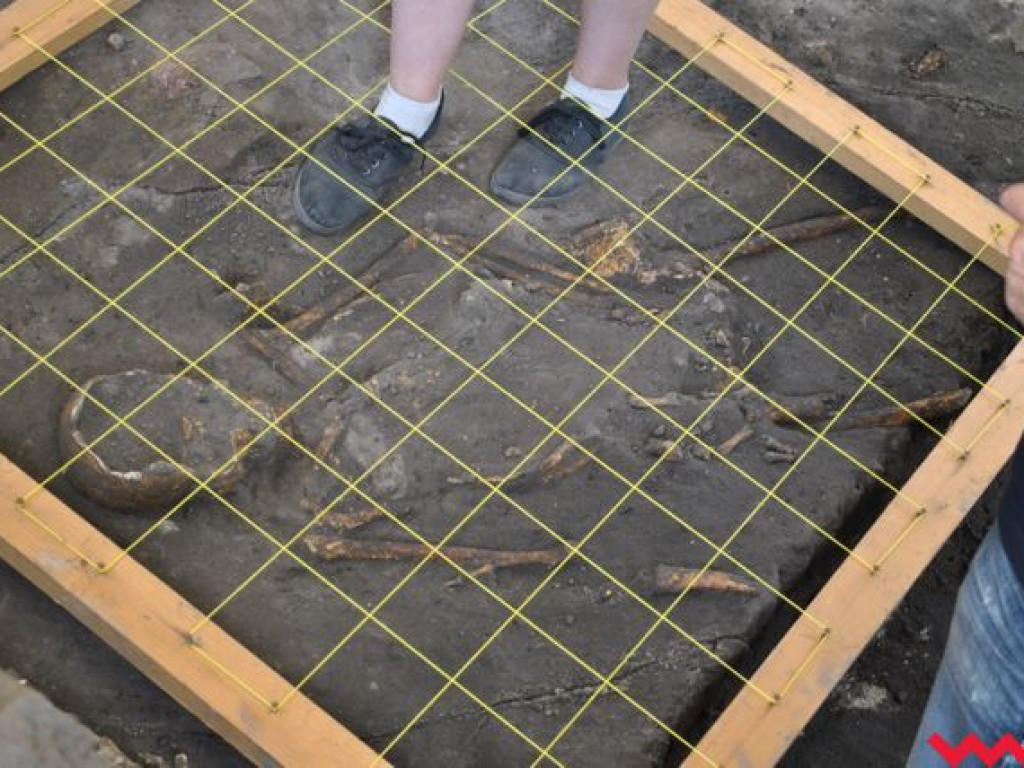 Archeolodzy odkryli w Grzybowie pochówek 55-letniego mężczyzny i 4-letniego dziecka