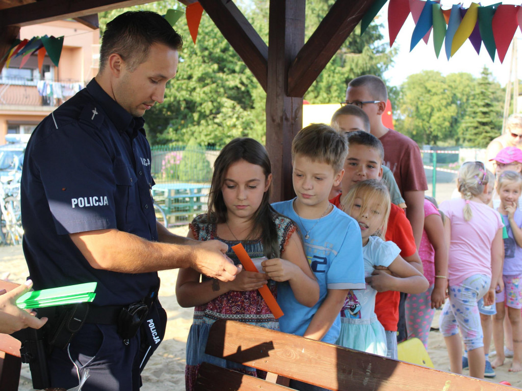 Dzieciaki ze Starczanowa bawiły się podczas letniej świetlicy. Największym hitem były alkogogle