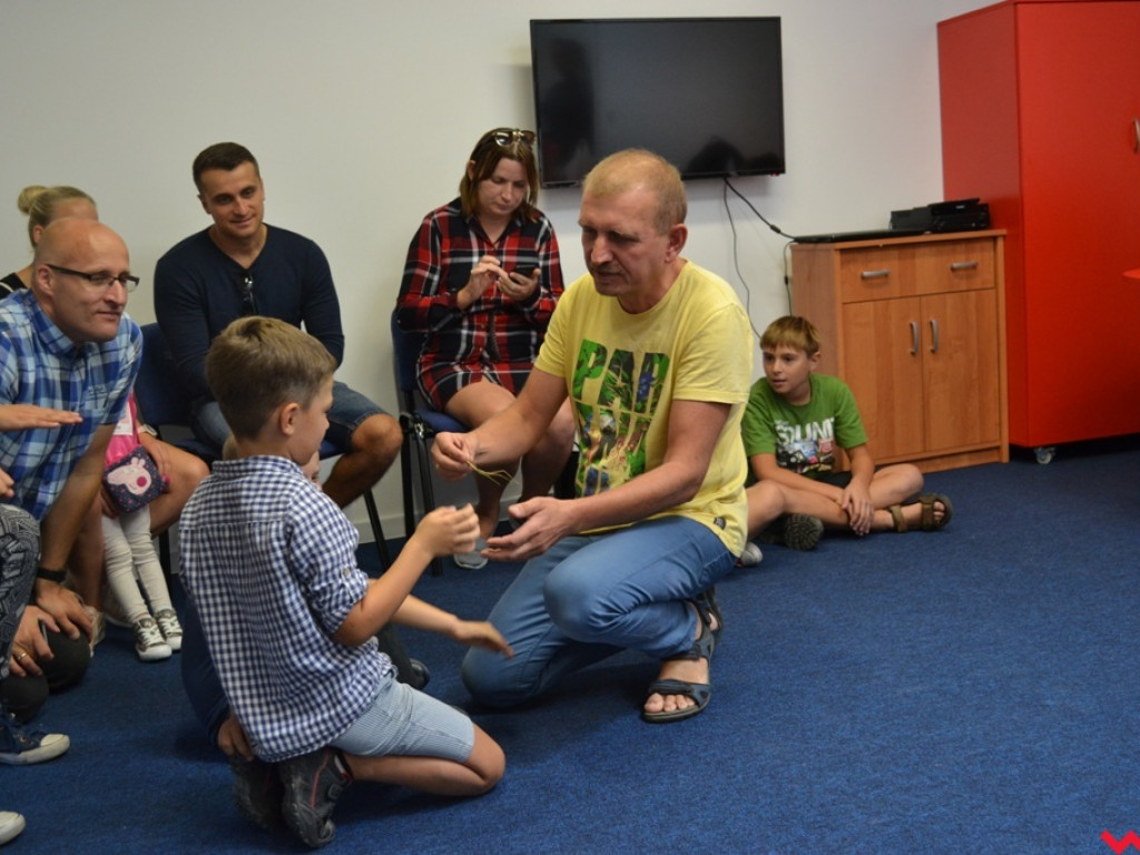 Motyle, ślimaki i inne bezkręgowce na otwarciu Leader School