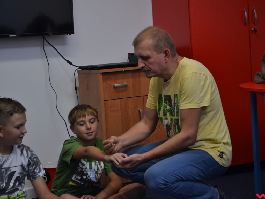 Motyle, ślimaki i inne bezkręgowce na otwarciu Leader School
